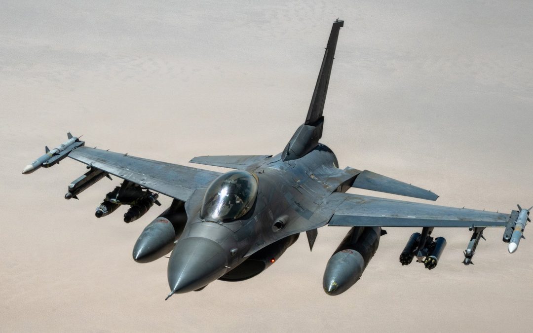 Air Force ‘Wild Weasel’ pilot receives top flying award for Yemen mission