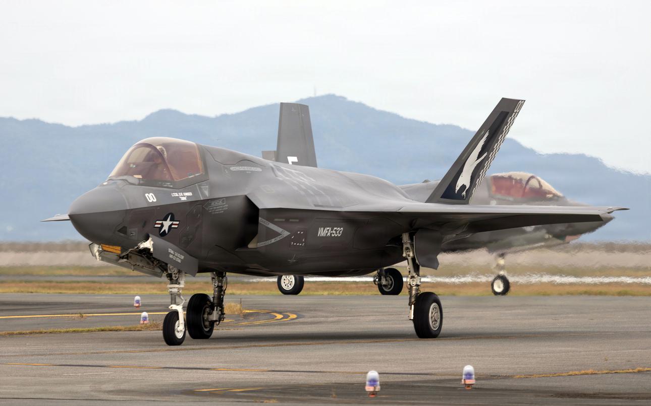 Marine Corps F-35Bs replace Hornets in Japan under unit deployment program